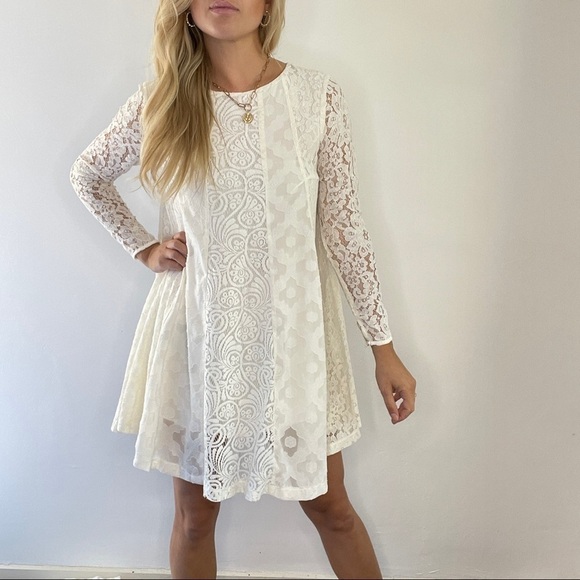 Champagne & Strawberry Creamy White Lace Long Sleeve Dress - Picture 8 of 13
